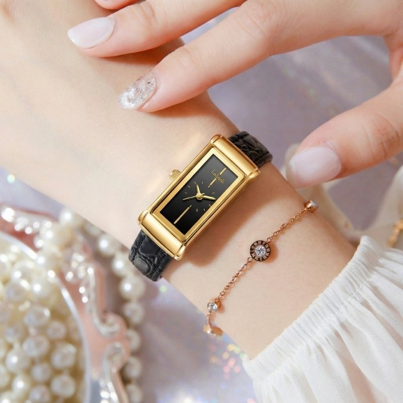 ساعة "إيليغانس" السوداء: بساطة تتحدث لغة الرقي ⌚🖤