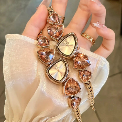 ساعة GEDI "Tri-Glow" ✨ أيقونة الأنوثة والتميز المطلق
