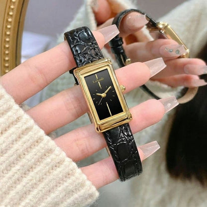ساعة "إيليغانس" السوداء: بساطة تتحدث لغة الرقي ⌚🖤