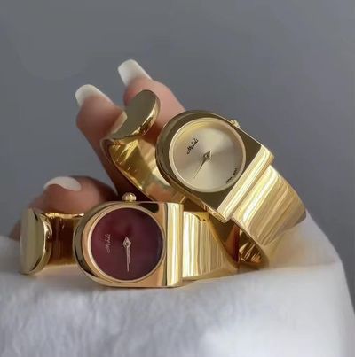 تصميم فريد يدمج بين سوار فاخر و ساعة : MISHALI WATCH ساعة سويسرية بتصميم ملكي فاخر