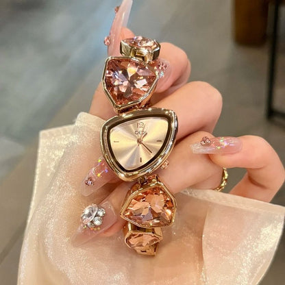 ساعة GEDI "Tri-Glow" ✨ أيقونة الأنوثة والتميز المطلق