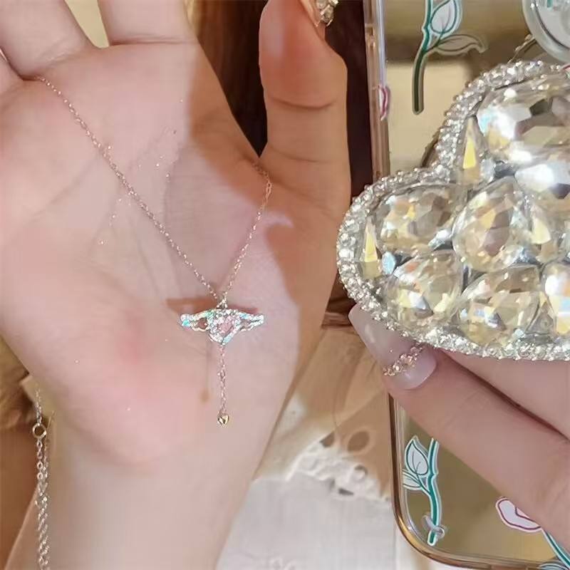 عقد "أجنحة الحب" ✨