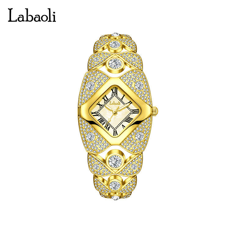 ساعة سوار أنيقة للسيدات "Golden Shine": مرصعة بالكريستال، وقرص مربع وسحر ملكي.⚜️
