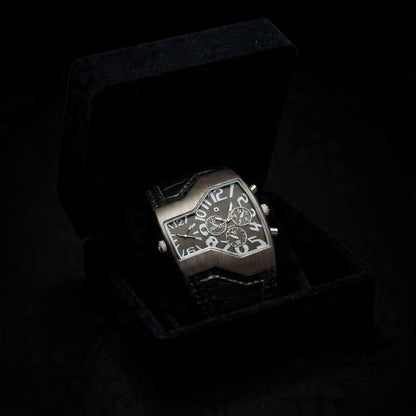 ساعة OULM BLACK: هيبة اللون الأسود في تصميم يفيض بالثقة ⌚🖤