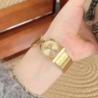 تصميم فريد يدمج بين سوار فاخر و ساعة : MISHALI WATCH ساعة سويسرية بتصميم ملكي فاخر