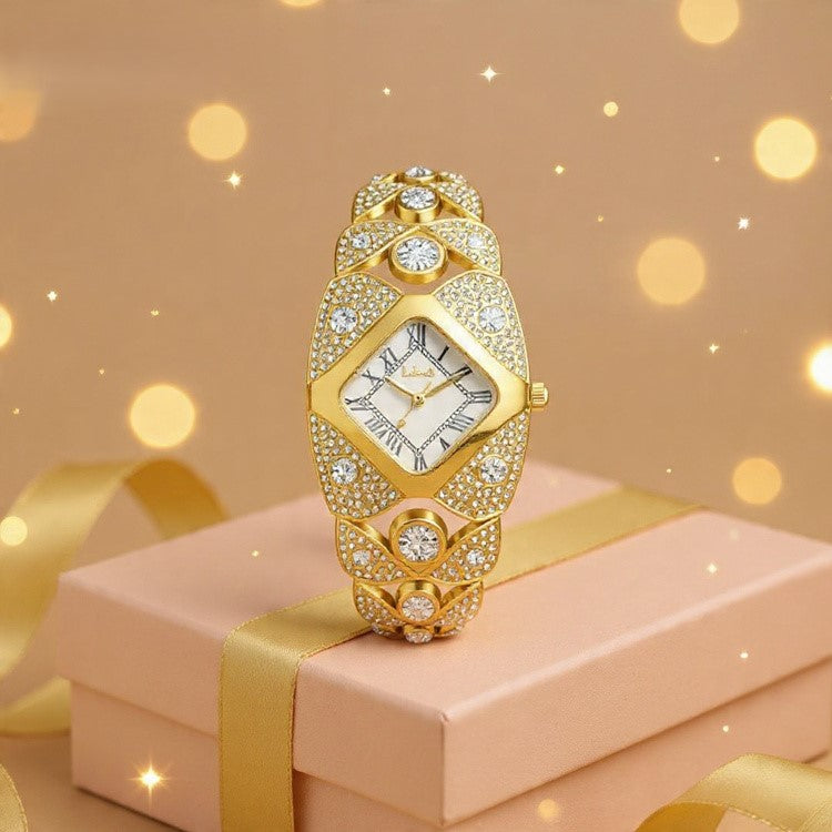 ساعة سوار أنيقة للسيدات "Golden Shine": مرصعة بالكريستال، وقرص مربع وسحر ملكي.⚜️