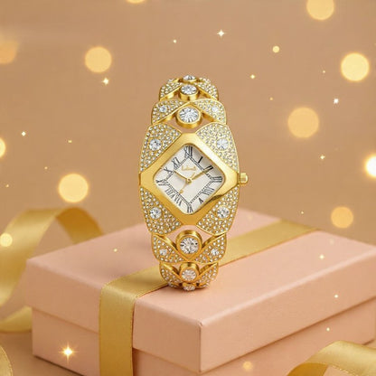 ساعة سوار أنيقة للسيدات "Golden Shine": مرصعة بالكريستال، وقرص مربع وسحر ملكي.⚜️