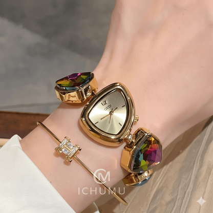 ساعة GEDI "Tri-Glow" ✨ أيقونة الأنوثة والتميز المطلق